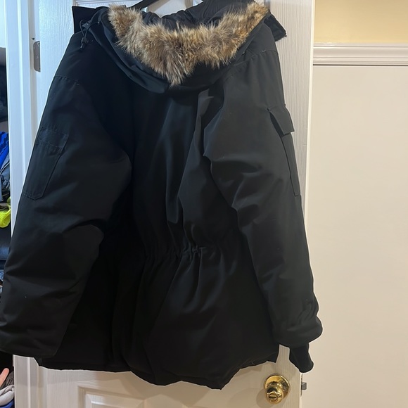 COPY - Canada Goose winter jacket - Picture 6 of 10